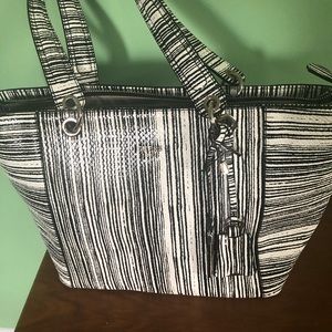 Guess medium black and white bag
